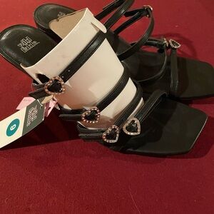 NIB Wild Fable, Black Sandals 9 Jeweled Heart Buckle 3 1/2” Heels